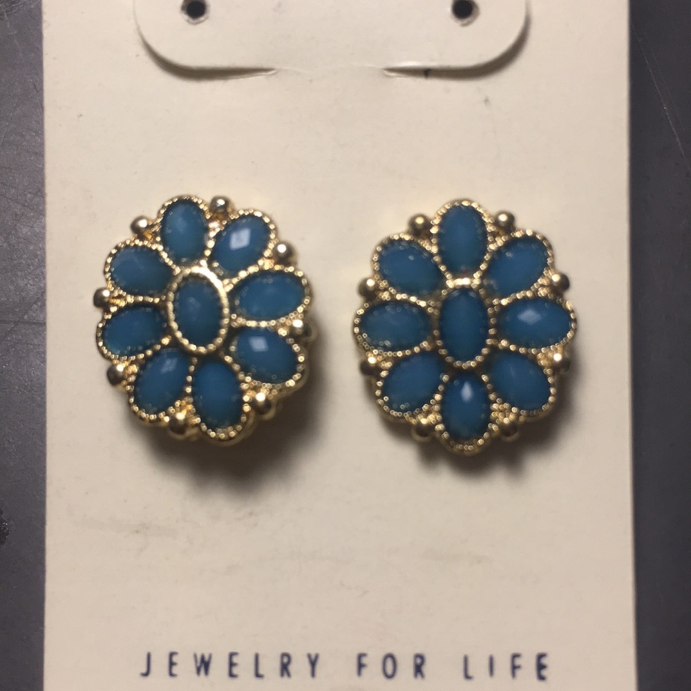 Turquoise flower stud earrings